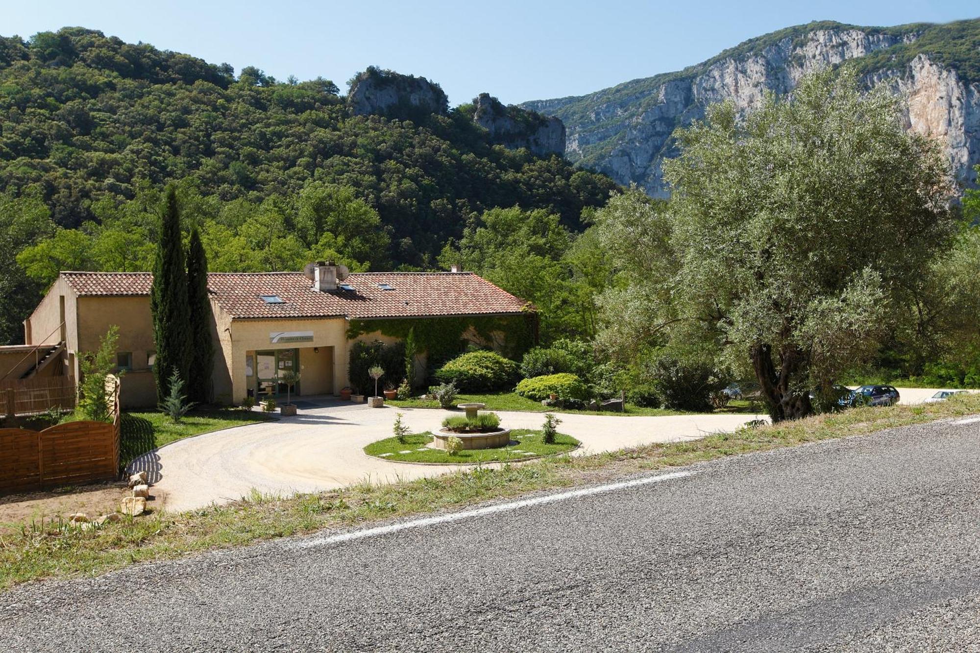 Vacanceole - Le Domaine De Chames - Pont D'Arc Vallon-Pont-dʼArc Exterior foto